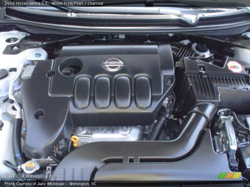 Winter Frost Pearl / Charcoal 2009 Nissan Altima 2.5
