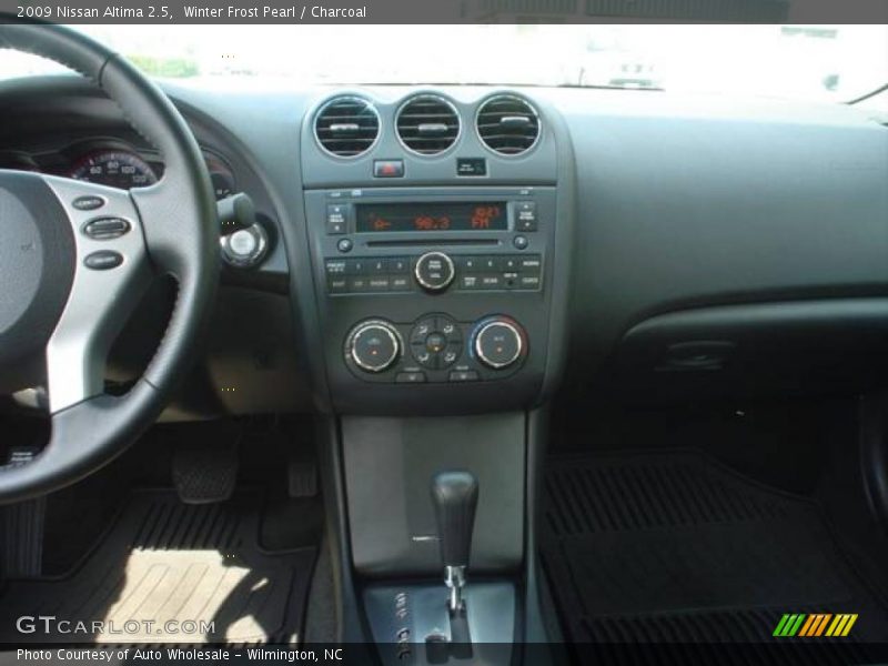 Winter Frost Pearl / Charcoal 2009 Nissan Altima 2.5