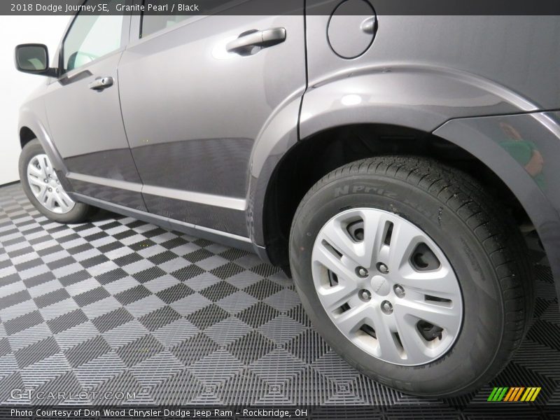 Granite Pearl / Black 2018 Dodge Journey SE