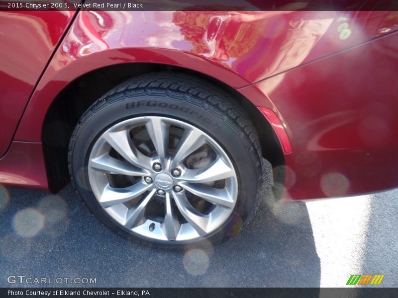 Velvet Red Pearl / Black 2015 Chrysler 200 S