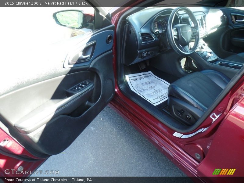 Velvet Red Pearl / Black 2015 Chrysler 200 S