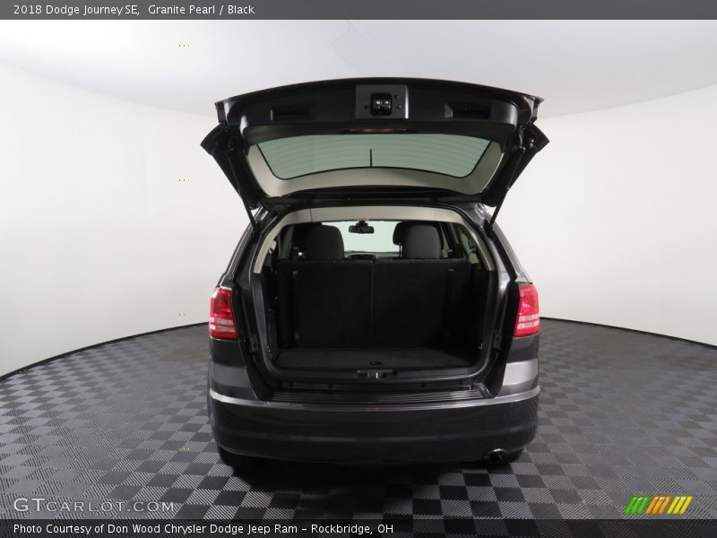 Granite Pearl / Black 2018 Dodge Journey SE