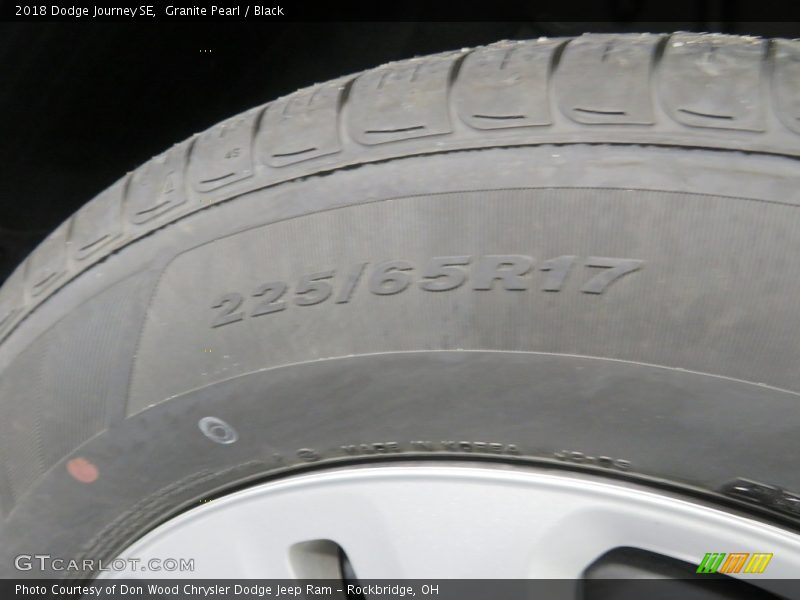 Granite Pearl / Black 2018 Dodge Journey SE