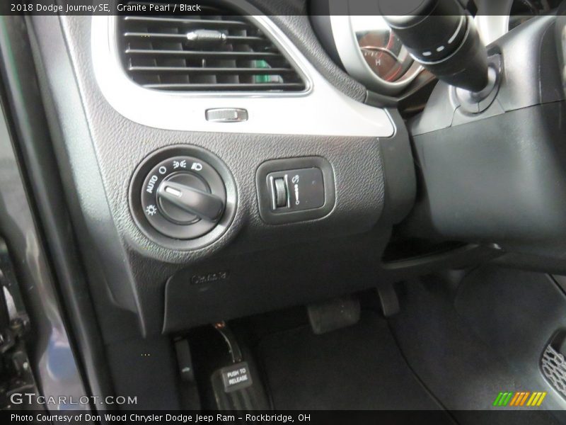 Granite Pearl / Black 2018 Dodge Journey SE