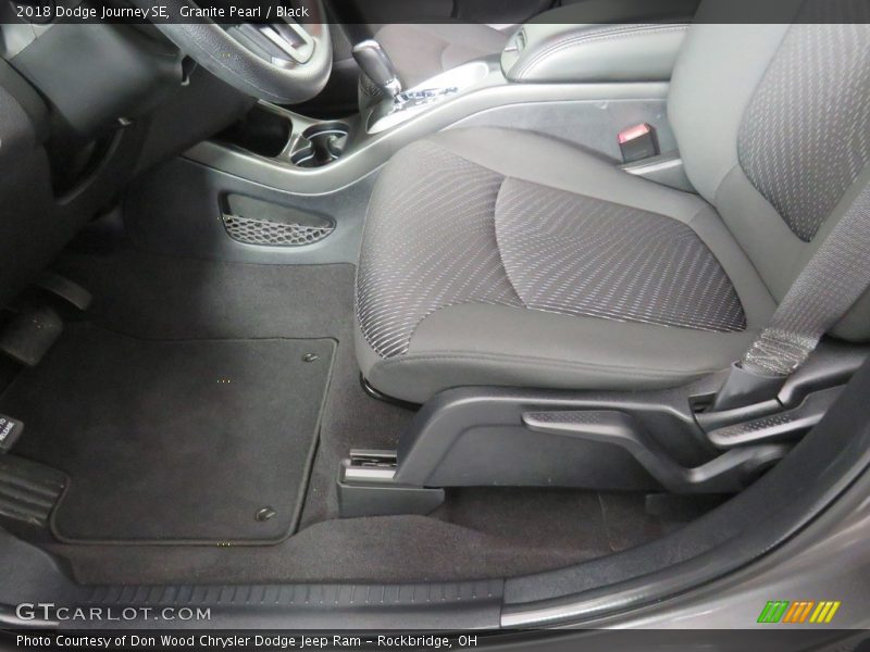 Granite Pearl / Black 2018 Dodge Journey SE