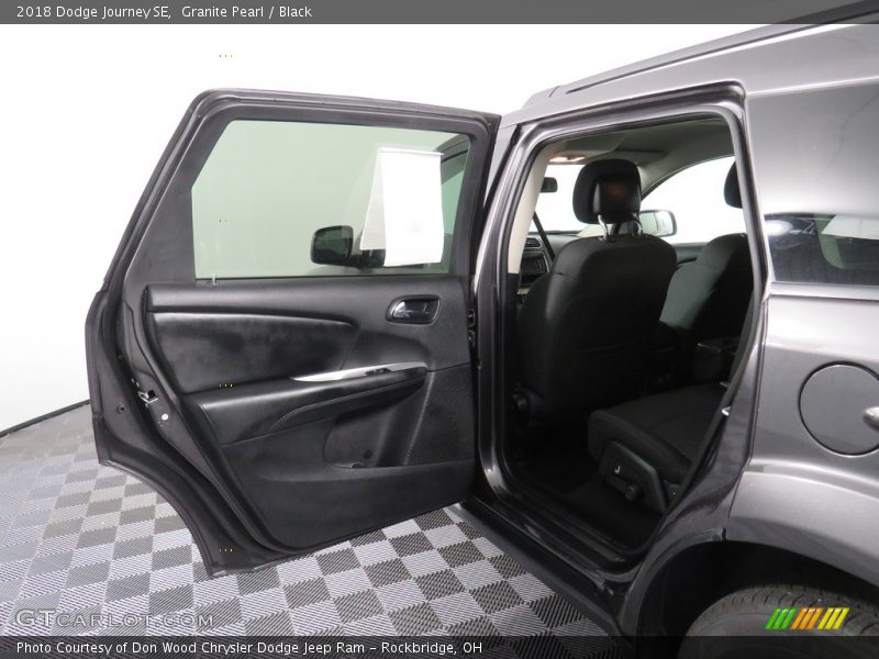 Granite Pearl / Black 2018 Dodge Journey SE