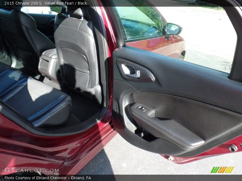 Velvet Red Pearl / Black 2015 Chrysler 200 S