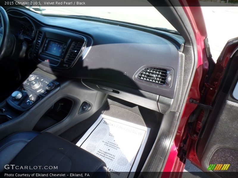 Velvet Red Pearl / Black 2015 Chrysler 200 S