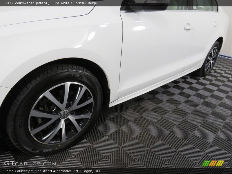 Pure White / Cornsilk Beige 2017 Volkswagen Jetta SE