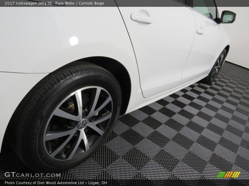 Pure White / Cornsilk Beige 2017 Volkswagen Jetta SE