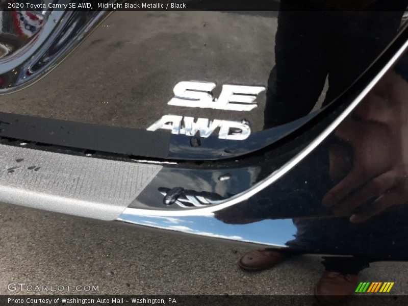 Midnight Black Metallic / Black 2020 Toyota Camry SE AWD