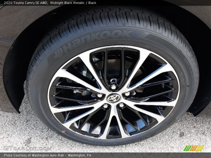 Midnight Black Metallic / Black 2020 Toyota Camry SE AWD