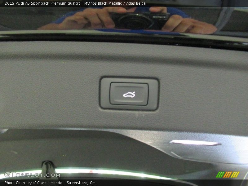 Mythos Black Metallic / Atlas Beige 2019 Audi A5 Sportback Premium quattro