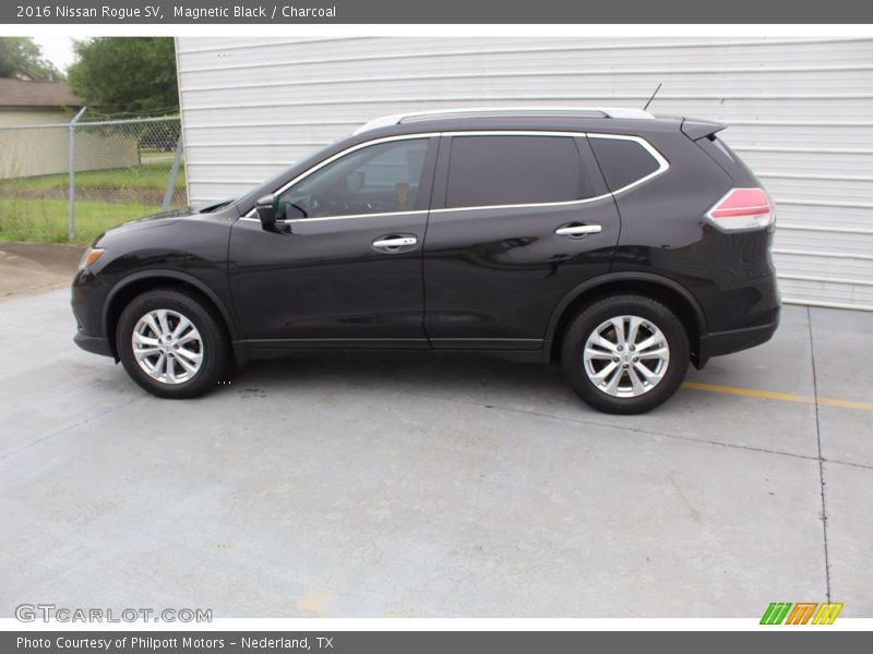 Magnetic Black / Charcoal 2016 Nissan Rogue SV