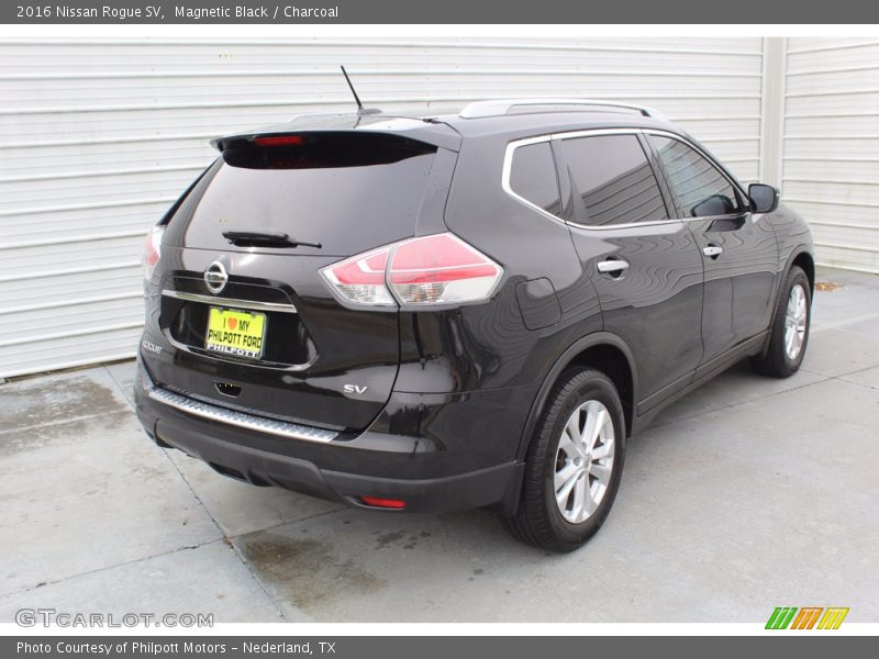 Magnetic Black / Charcoal 2016 Nissan Rogue SV