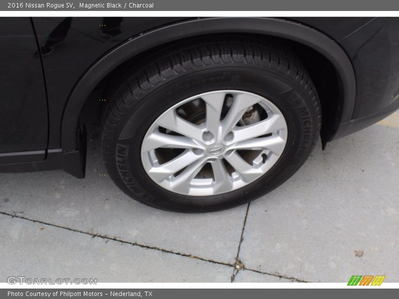 Magnetic Black / Charcoal 2016 Nissan Rogue SV