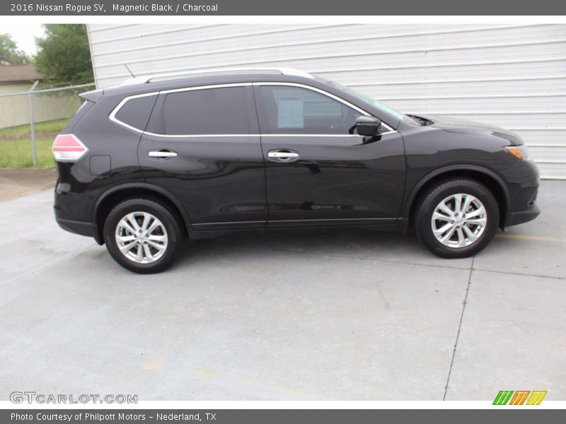 Magnetic Black / Charcoal 2016 Nissan Rogue SV