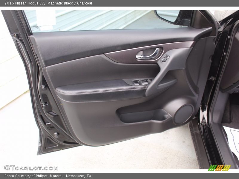Magnetic Black / Charcoal 2016 Nissan Rogue SV