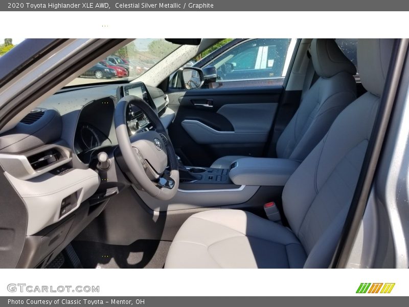 Celestial Silver Metallic / Graphite 2020 Toyota Highlander XLE AWD