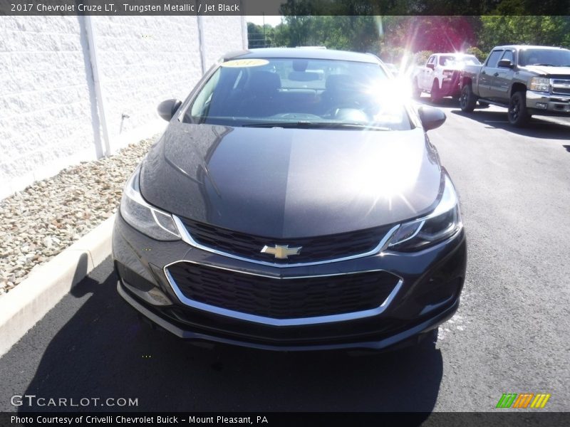 Tungsten Metallic / Jet Black 2017 Chevrolet Cruze LT