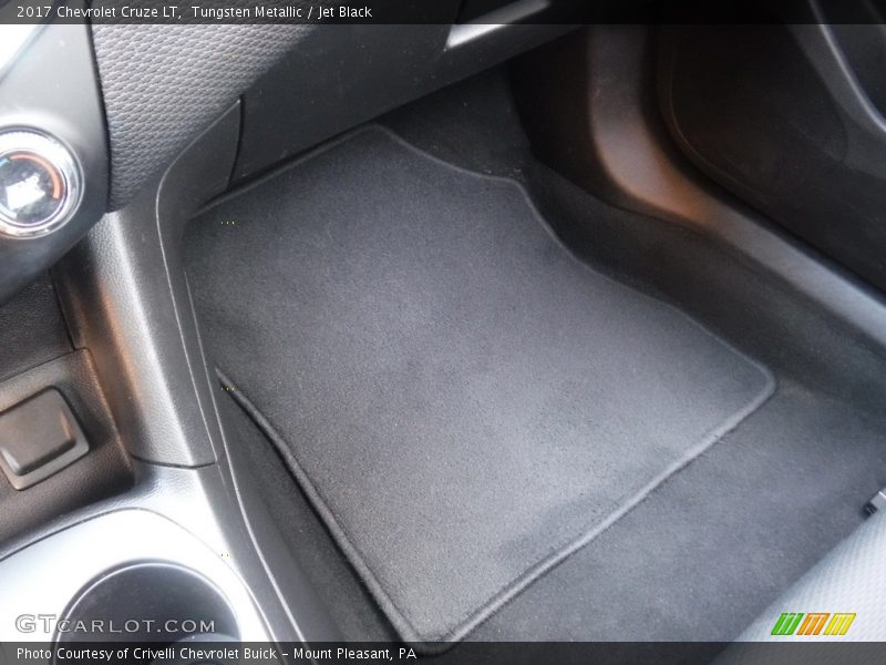 Tungsten Metallic / Jet Black 2017 Chevrolet Cruze LT
