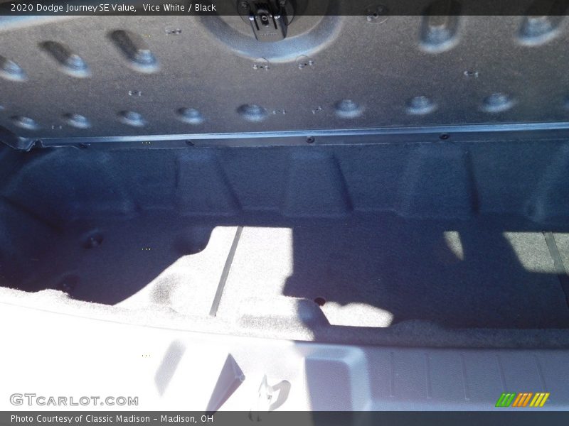 Vice White / Black 2020 Dodge Journey SE Value