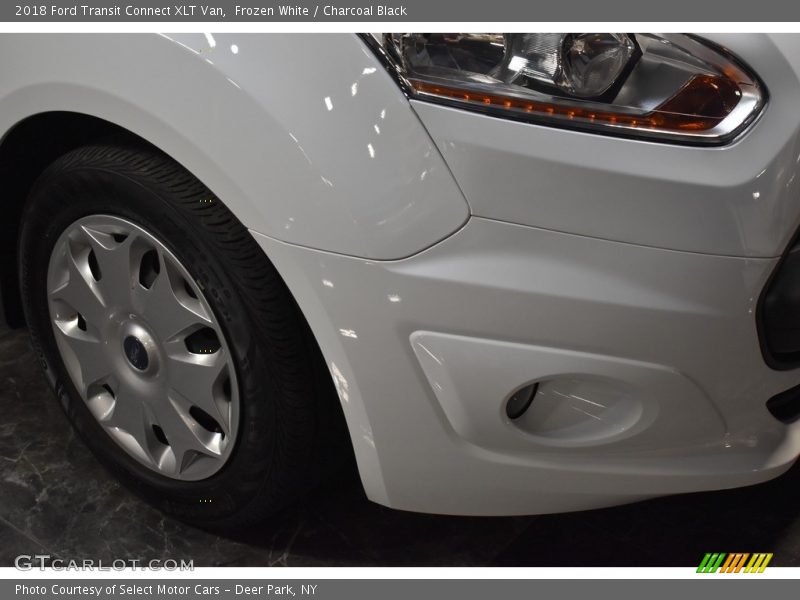 Frozen White / Charcoal Black 2018 Ford Transit Connect XLT Van