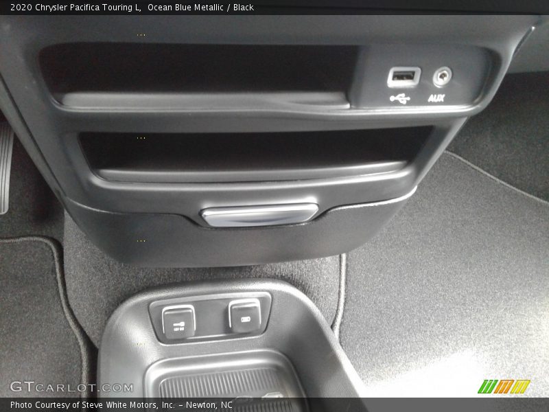 Ocean Blue Metallic / Black 2020 Chrysler Pacifica Touring L