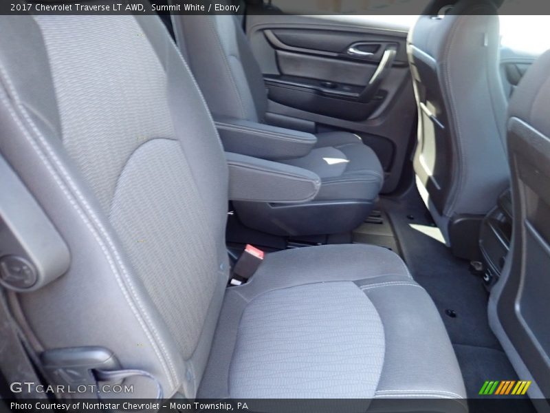 Summit White / Ebony 2017 Chevrolet Traverse LT AWD