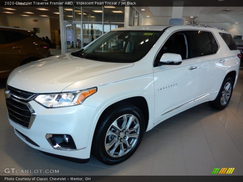 Iridescent Pearl Tricoat / Jet Black 2020 Chevrolet Traverse Premier AWD