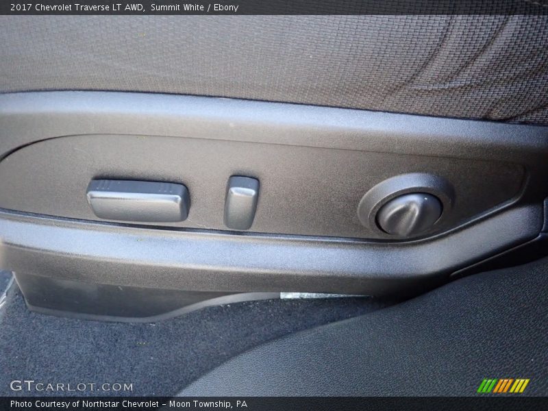 Summit White / Ebony 2017 Chevrolet Traverse LT AWD