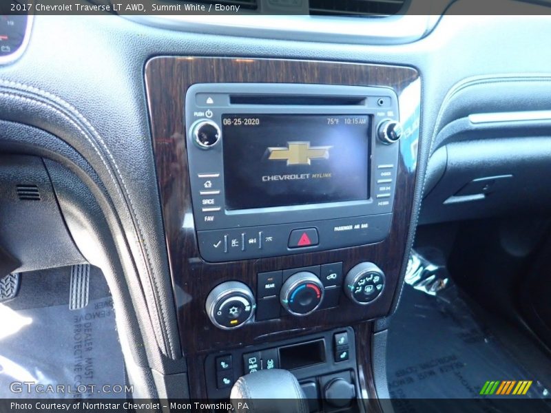 Summit White / Ebony 2017 Chevrolet Traverse LT AWD