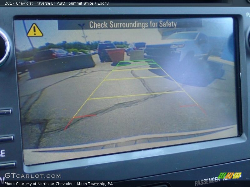 Summit White / Ebony 2017 Chevrolet Traverse LT AWD