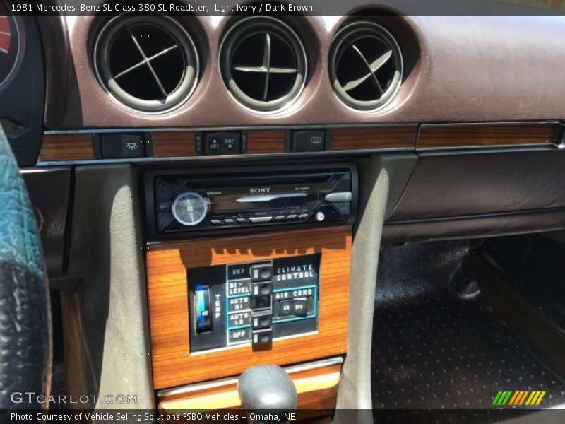 Controls of 1981 SL Class 380 SL Roadster