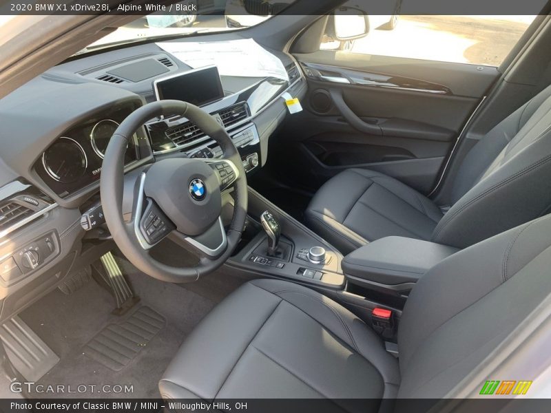 Alpine White / Black 2020 BMW X1 xDrive28i