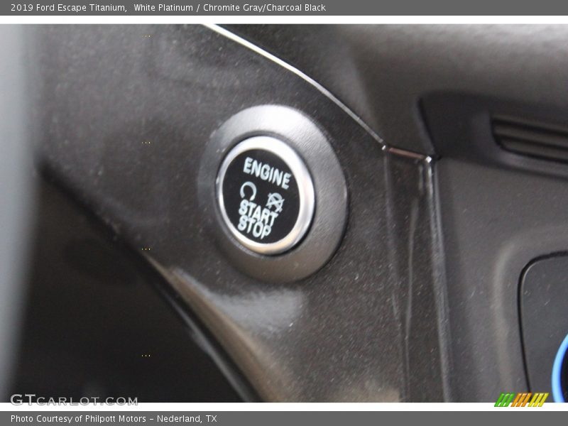 White Platinum / Chromite Gray/Charcoal Black 2019 Ford Escape Titanium