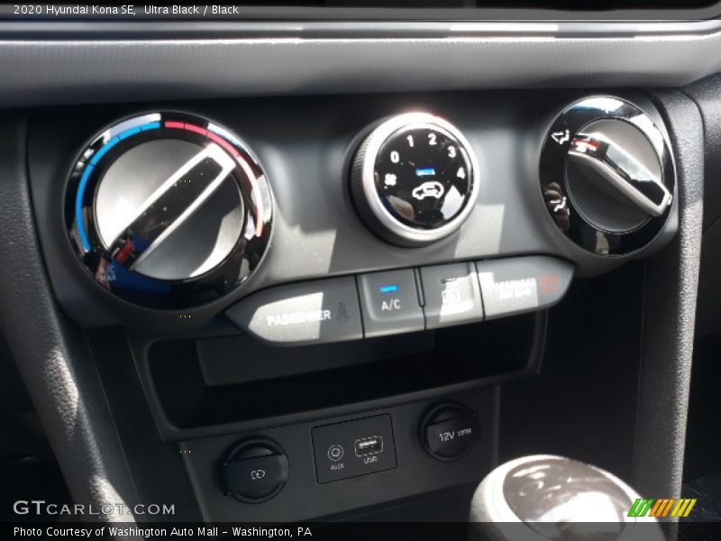 Ultra Black / Black 2020 Hyundai Kona SE