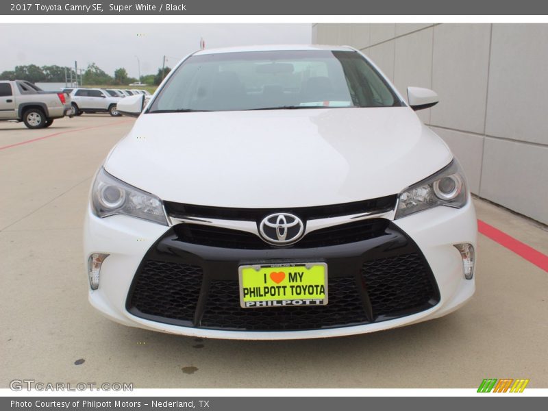 Super White / Black 2017 Toyota Camry SE