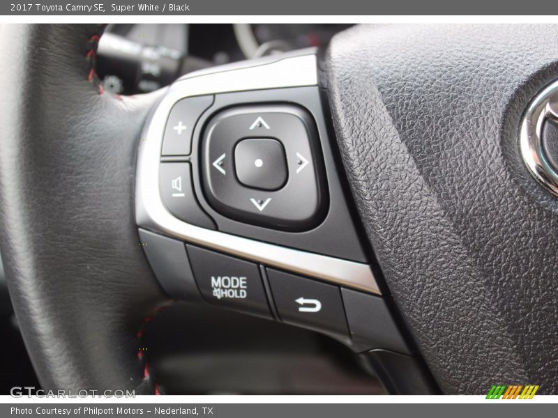 Super White / Black 2017 Toyota Camry SE