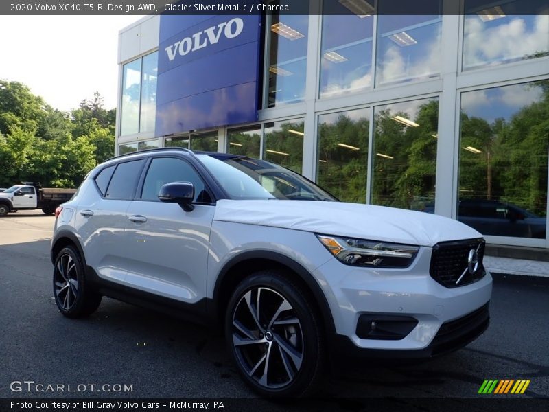 Front 3/4 View of 2020 XC40 T5 R-Design AWD