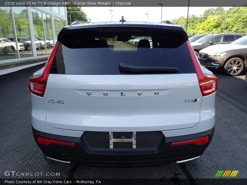 Glacier Silver Metallic / Charcoal 2020 Volvo XC40 T5 R-Design AWD