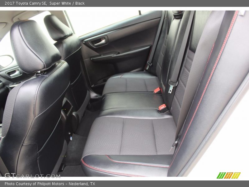 Super White / Black 2017 Toyota Camry SE