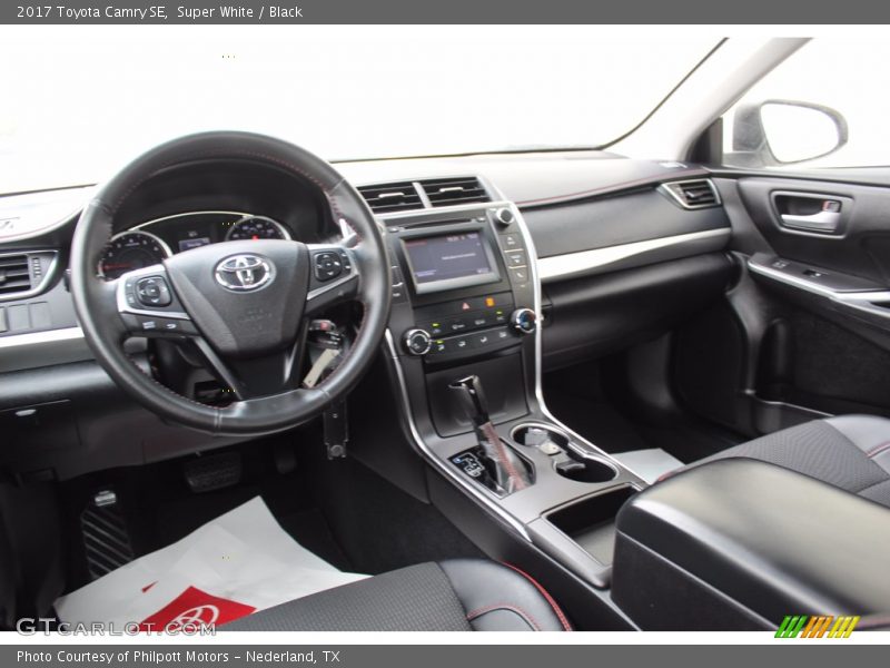 Super White / Black 2017 Toyota Camry SE