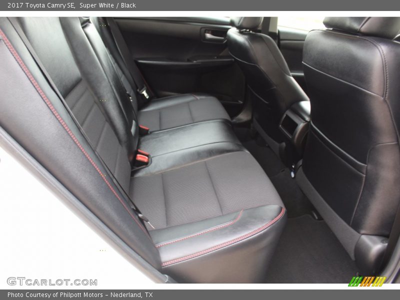 Super White / Black 2017 Toyota Camry SE