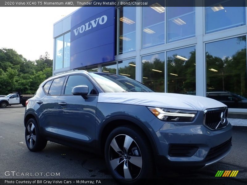 Thunder Grey Metallic / Blond/Charcoal 2020 Volvo XC40 T5 Momentum AWD