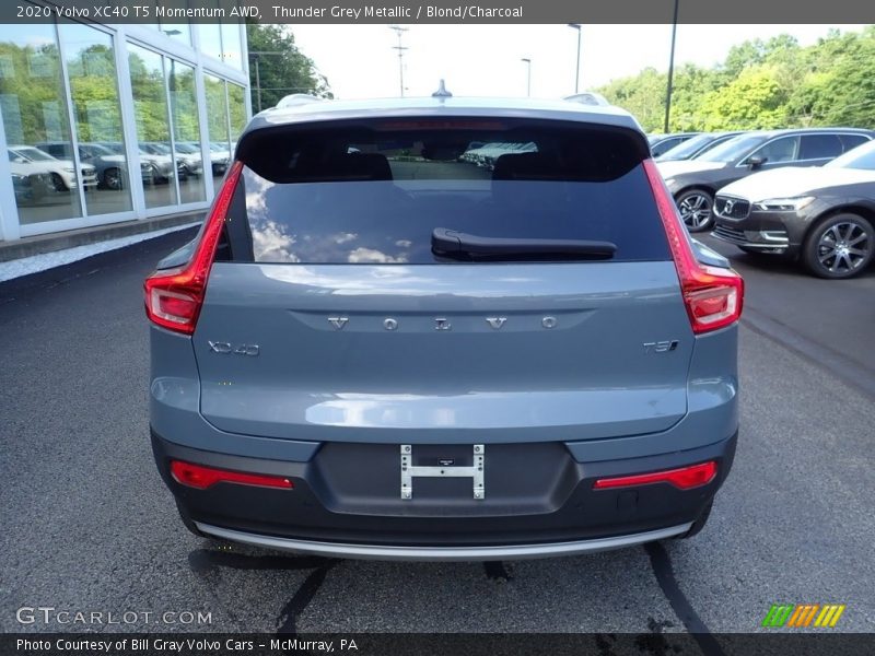 Thunder Grey Metallic / Blond/Charcoal 2020 Volvo XC40 T5 Momentum AWD