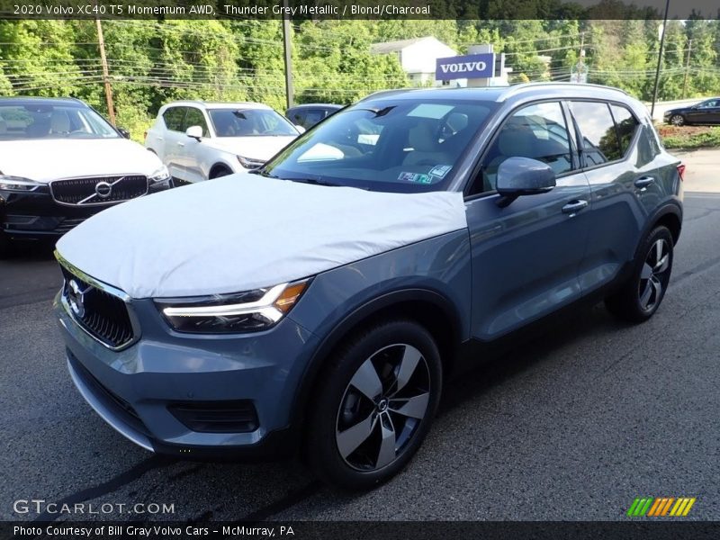 Thunder Grey Metallic / Blond/Charcoal 2020 Volvo XC40 T5 Momentum AWD