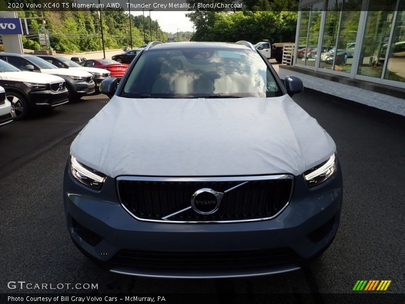 Thunder Grey Metallic / Blond/Charcoal 2020 Volvo XC40 T5 Momentum AWD