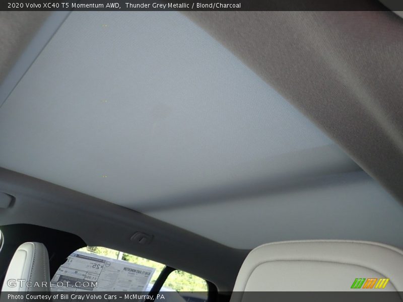 Thunder Grey Metallic / Blond/Charcoal 2020 Volvo XC40 T5 Momentum AWD