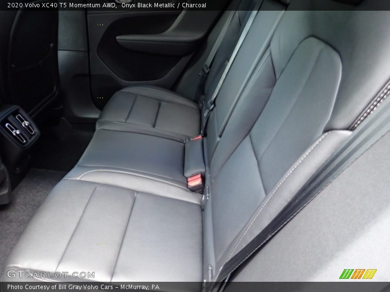 Onyx Black Metallic / Charcoal 2020 Volvo XC40 T5 Momentum AWD